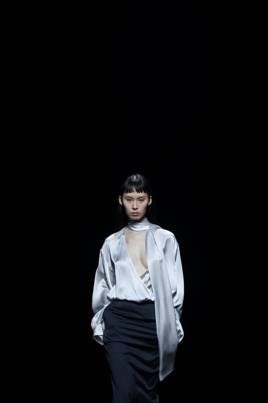 Desfile de Mans en la MBFW Madrid Primavera/Verano 2024. Otra de las prendas que ha estado presente en la primera colección femenina de Mans han sido las faldas lápiz. 