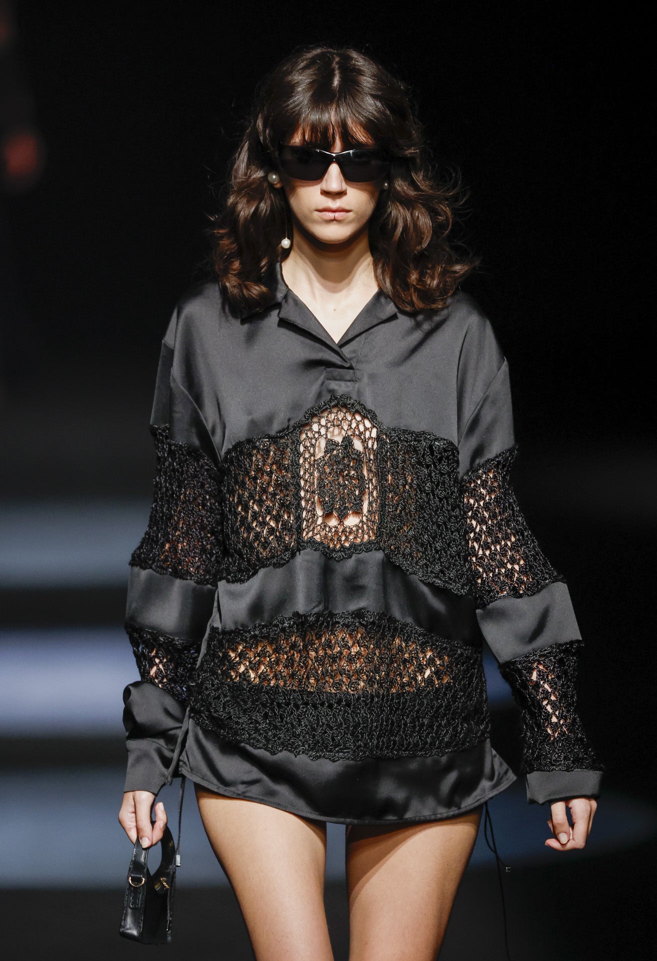 La marca continúa la estela de las últimas propuestas con el nuevo lujo artesano y se culmina como una de las colecciones más especiales gracias a la nueva colaboración con los maestros artesanos de Castilla – La Mancha.