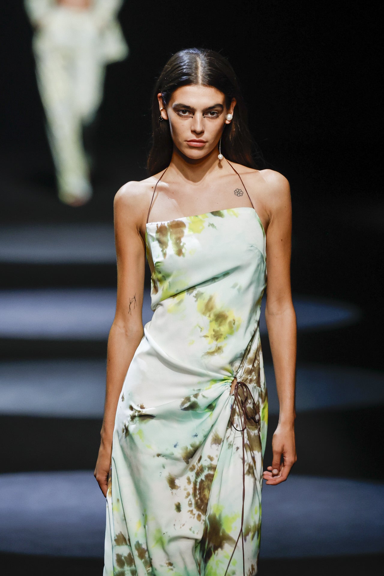 Una colección que hace un recorrido cromático desde el negro al blanco, los tonos tierra pasando por los colores sólidos más característicos de la marca.