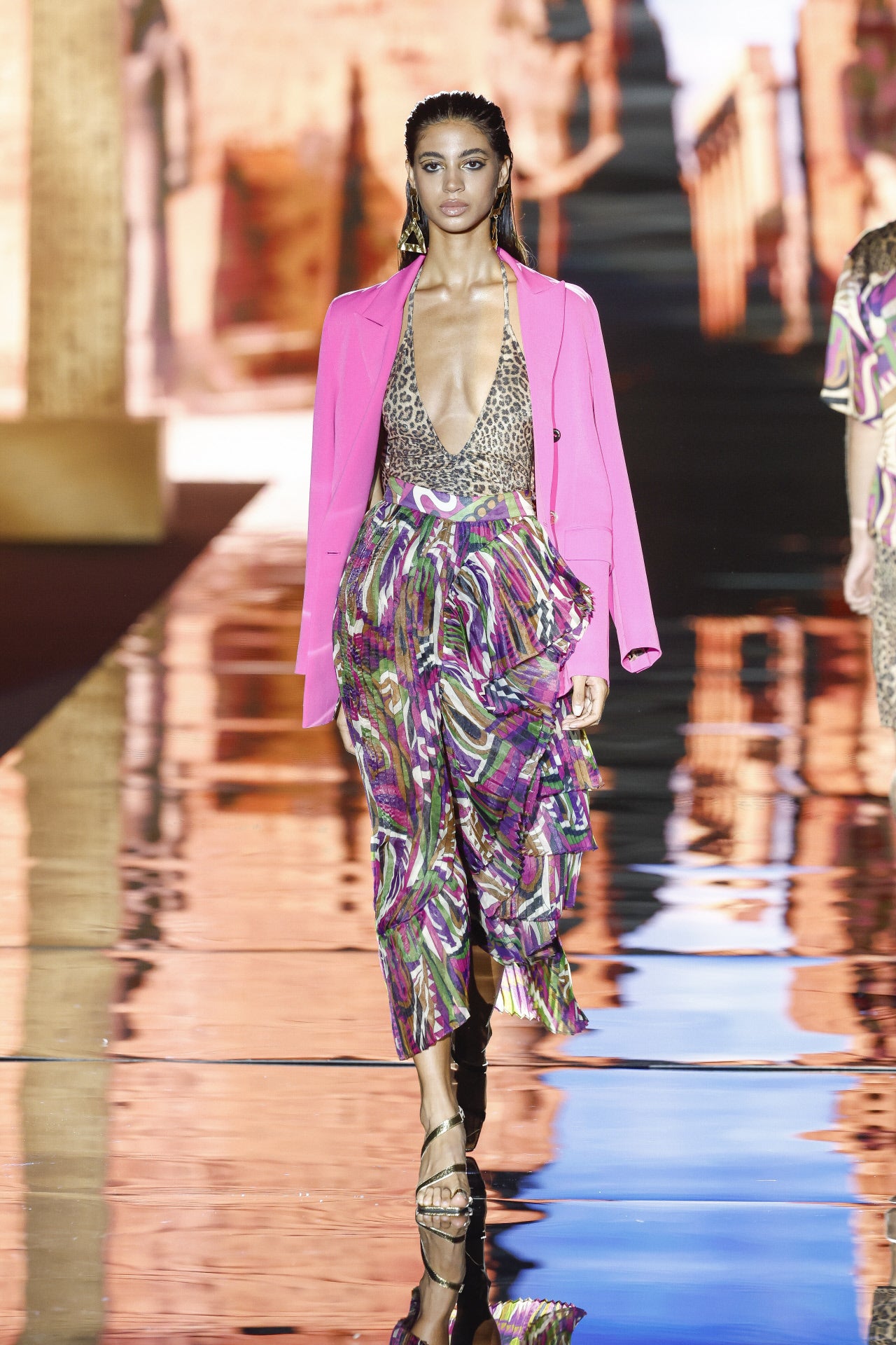 Los distintos estampados se mezclan para rendir homenaje a las civilizaciones egipcias. 