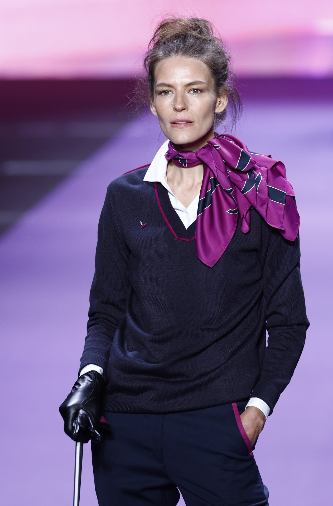 Y al diseñador no se le ha ocurrido nada mejor para celebrarlo que presentar los uniformes sobre la pasarela. 