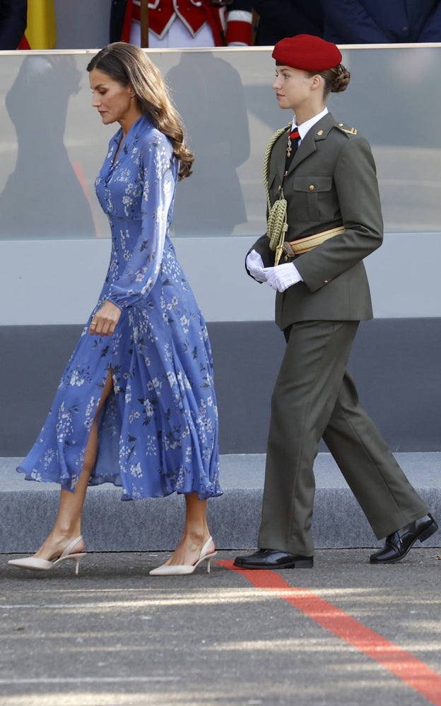 Madre e hija, en el Desfile del Día de la Hispanidad.