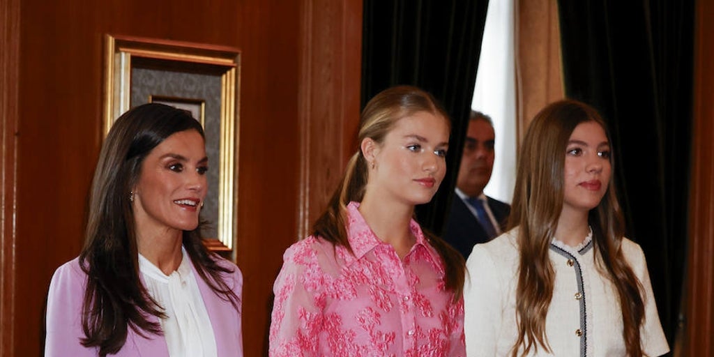 Leonor, con vestido transparente, y Sofía, con conjunto de tweed deslumbran en las audiencias previas
