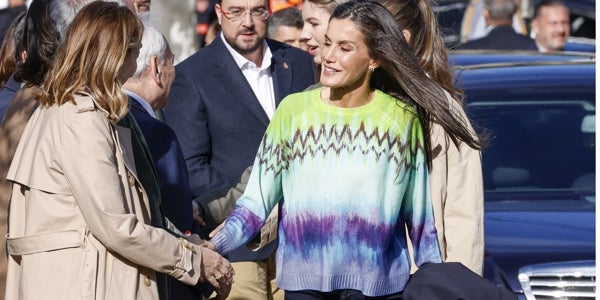 El colorido jersey ‘hippy’ de la Reina Letizia del que todos hablan (y que se agotó ya)