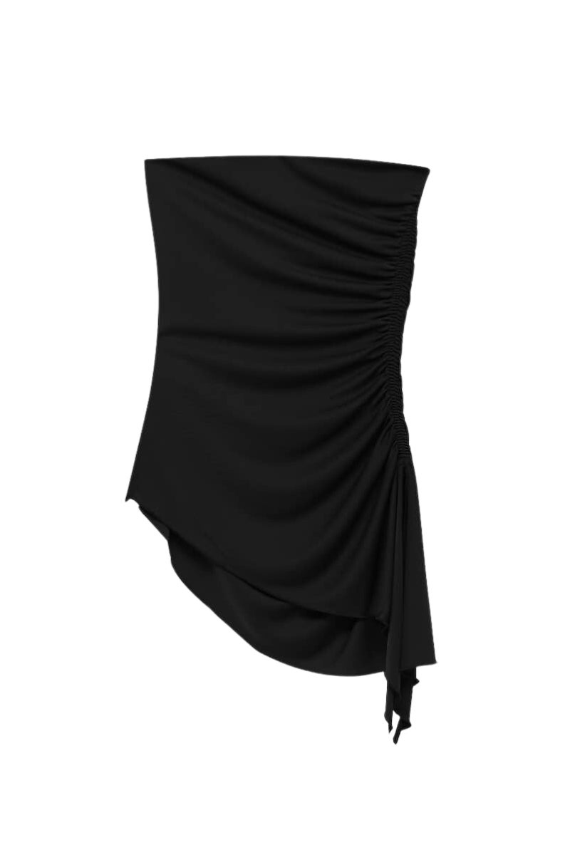 Pull & Bear. Top asimétrico con escote palabra de honor y fruncido en el lateral de edición limitada (disponible también en verde). Perfecto para las que deseen llevar algún guiño de Halloween en su disfraz pero sin tener que disfrazarse como Dios manda. Precio: 17,99€.