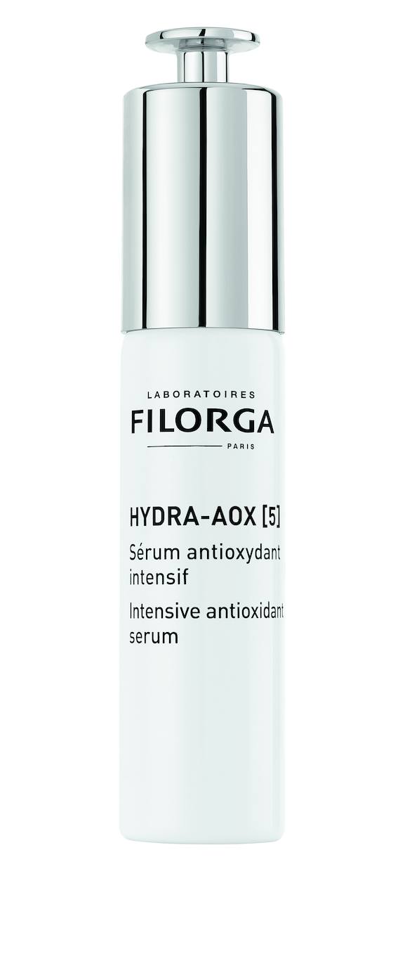 Hydra-AOX [5] de Laboratorios Filorga (63,50 euros). Potente antioxidante que protege, estimula y repara la piel del estrés oxidativo para conseguir una piel más joven, lisa, homogénea, hidratada y luminosa más tiempo. La fórmula incluye un complejo a base de ergotioneina + vitamina B3 + vitamina E; vitamina C, astaxantina, ácido hialurónico de bajo peso molecular y NCEF (complejo patentado por la marca con 50 activos rejuvenecedores).