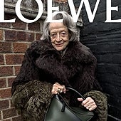 La actriz Maggie Smith se convierte en modelo a los 88 años