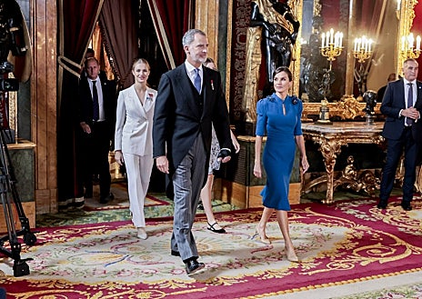 Imagen secundaria 1 - Francina Armengol, la Reina Letizia y Pilar Alegría durante la jura de la Princesa Leonor