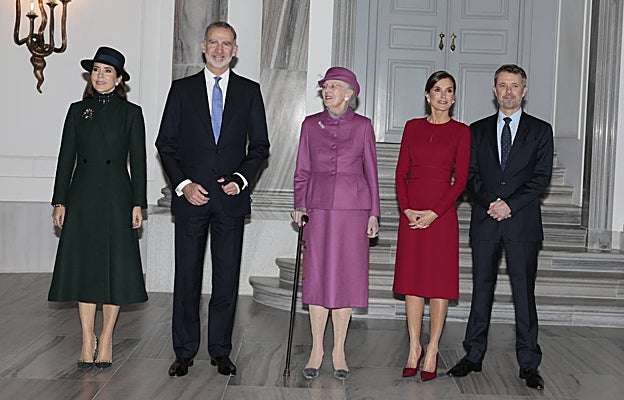 Los Reyes de España junto a la Reina Margarita y los príncipe Federico y Mary de Dinamarca.