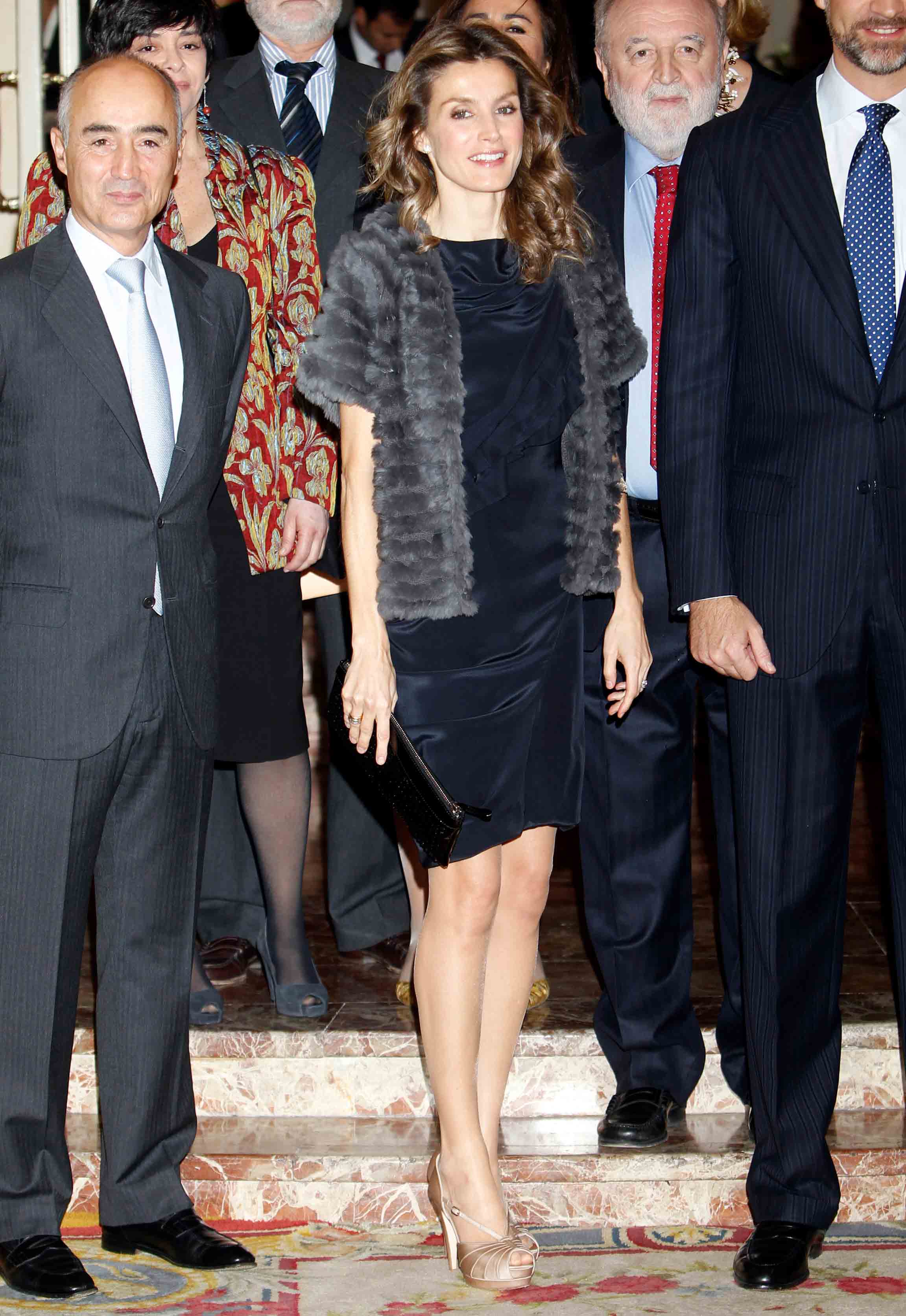 En 2010 la Reina llevó un abrigo de pieles de Armand Basi y un vestido de Hugo Boss.
