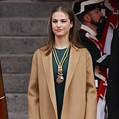 La Princesa Leonor vuelve al Congreso con vestido verde, abrigo camel y nuevo corte de pelo
