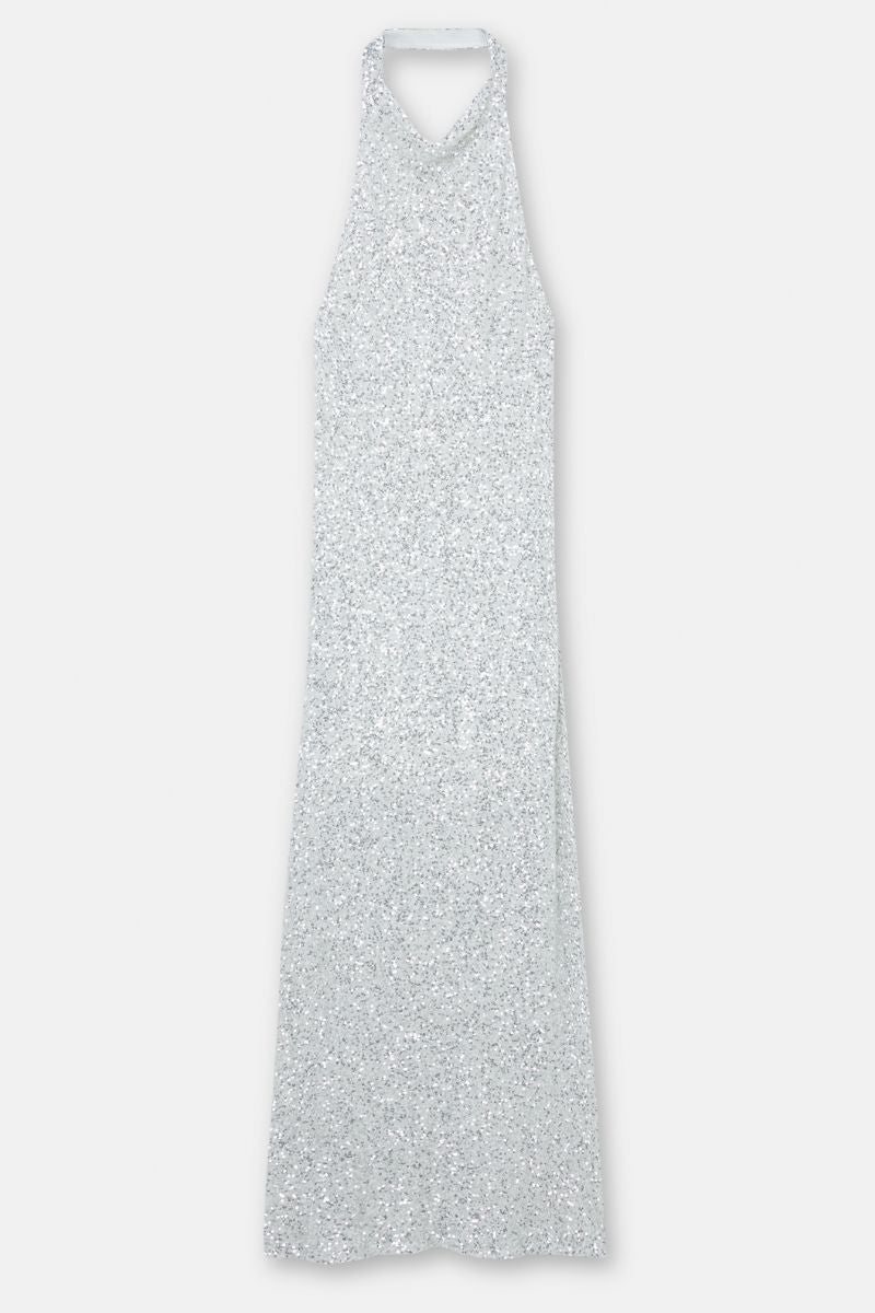 Pull&Bear. Vestido largo con escote halter, la espalda descubierta y corte recto. Disponible también en negro. Precio: 39,99€.