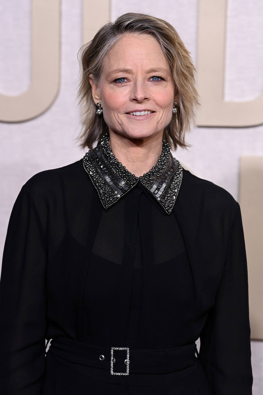 Jodie Foster también lució canas a modo de mechas en su melena 'wavy'. 