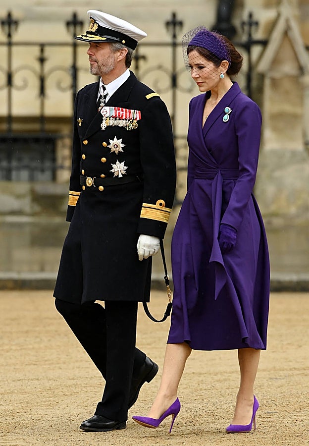 Mary Donaldson lució un elegante diseño de Soeren Le Schmidt en la coronación de Carlos III y Camila, celebrada en mayo de 2023.