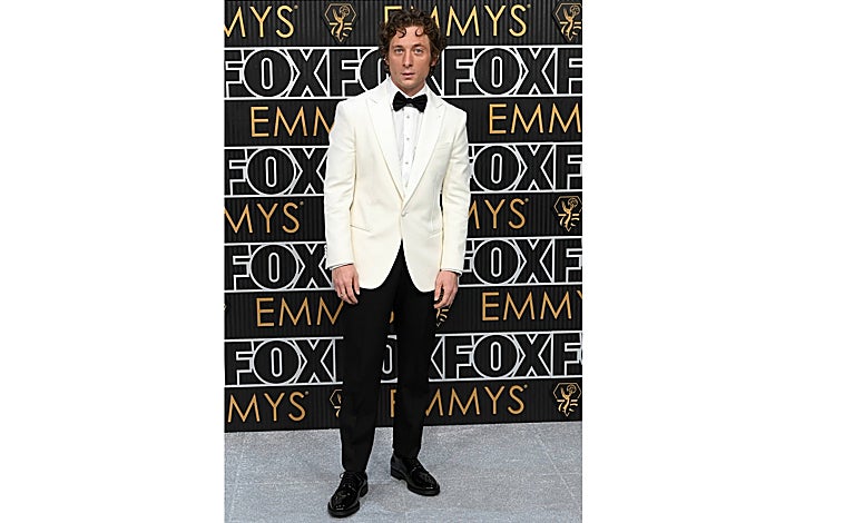 Imagen principal - Jeremy Allen White, Jason Sudekis y Alexander Skarsgård