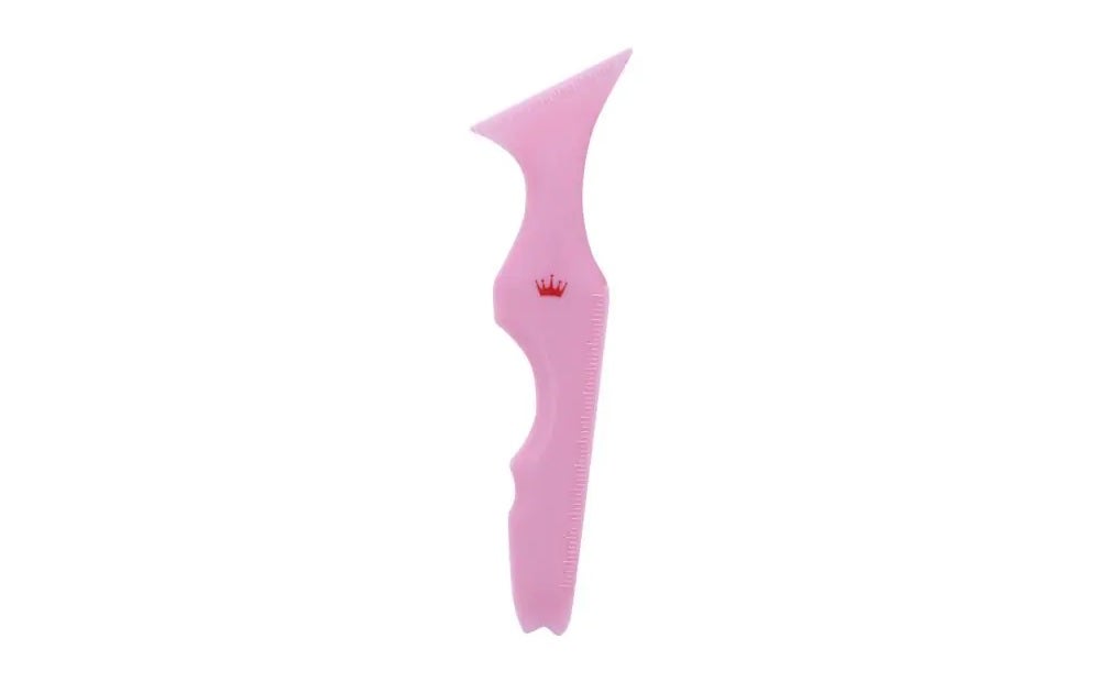 Regla beauty Must Have Beauty Shape de You Are The Princess (3,99 euros en Primor). Una regla flexible con diferentes formas que te ayudará a maquillar las cejas, los labios, hacer el contouring, etc.