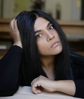 Imagen secundaria 2 - La colección de alfombras de Atelier Talasin. Una mujer tejedora amazigh y la diseñadora Kavita Parmar.