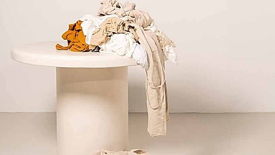 Muebles 2.0: minimales, brutalistas y fabricados con materiales reciclados de la ropa