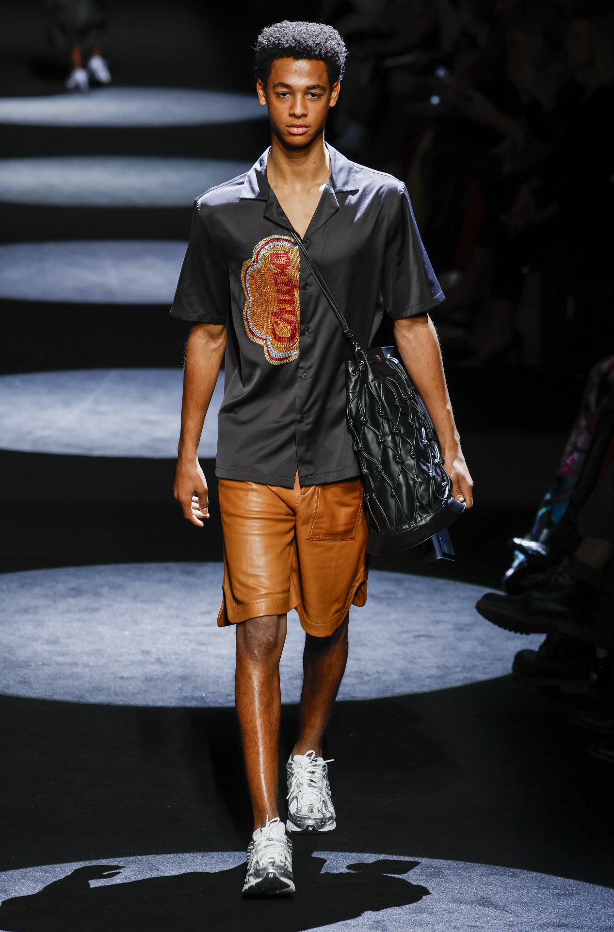 MBFWMadrid: Pablo Erroz (Otoño/Invierno 2024-2025). Creyendo desde el principio en la importancia de crear sinergias, desde Pablo Erroz se colabora activamente de manera multidisciplinar para otras marcas nacionales e internacionale, como Chupa Chups. ﻿