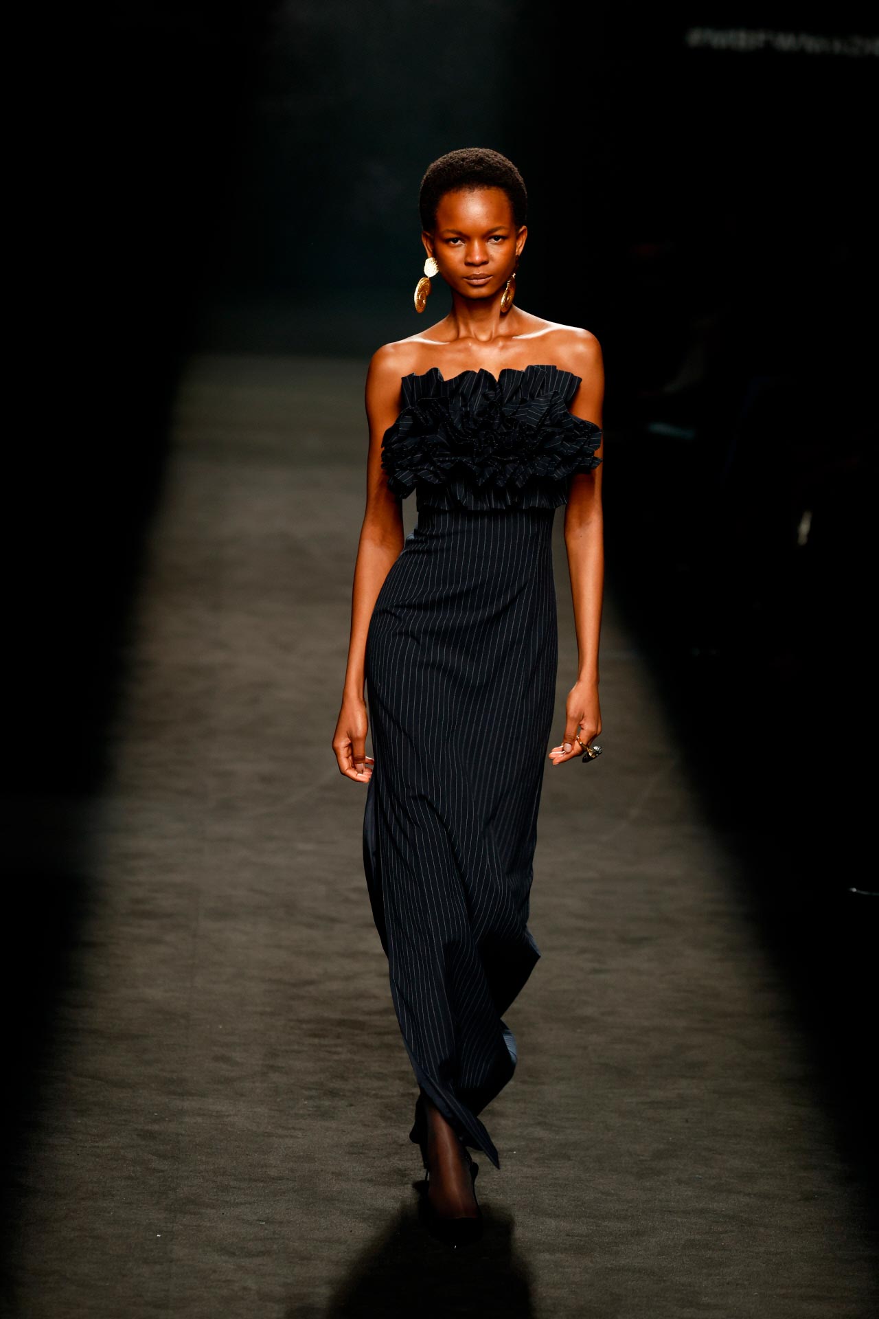 Las prendas en 3D también ha cobrado vida en la pasarela de Simorra. 