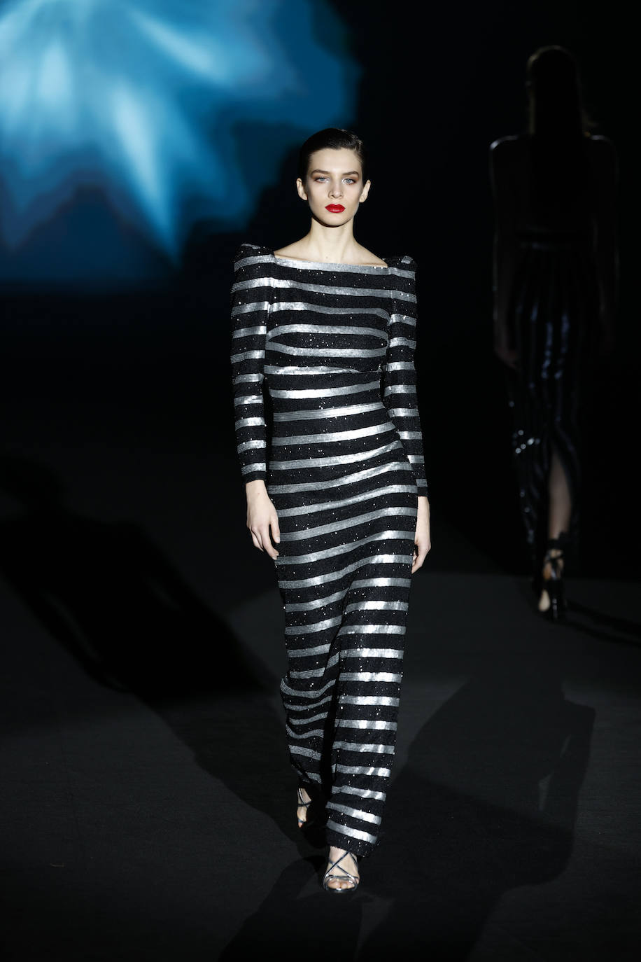 La mezcla de los tejidos ha sido otra de las notas dominantes de esta colección femenina y romántica. 