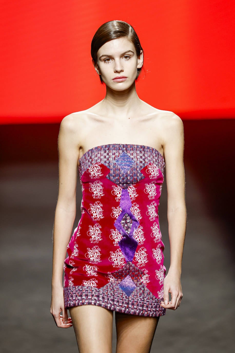 En esta propuesta, los vestidos toman el protagonismo junto a conjuntos deportivos, abrigos y chaquetas, creaciones reafirmadas en la genética del color.