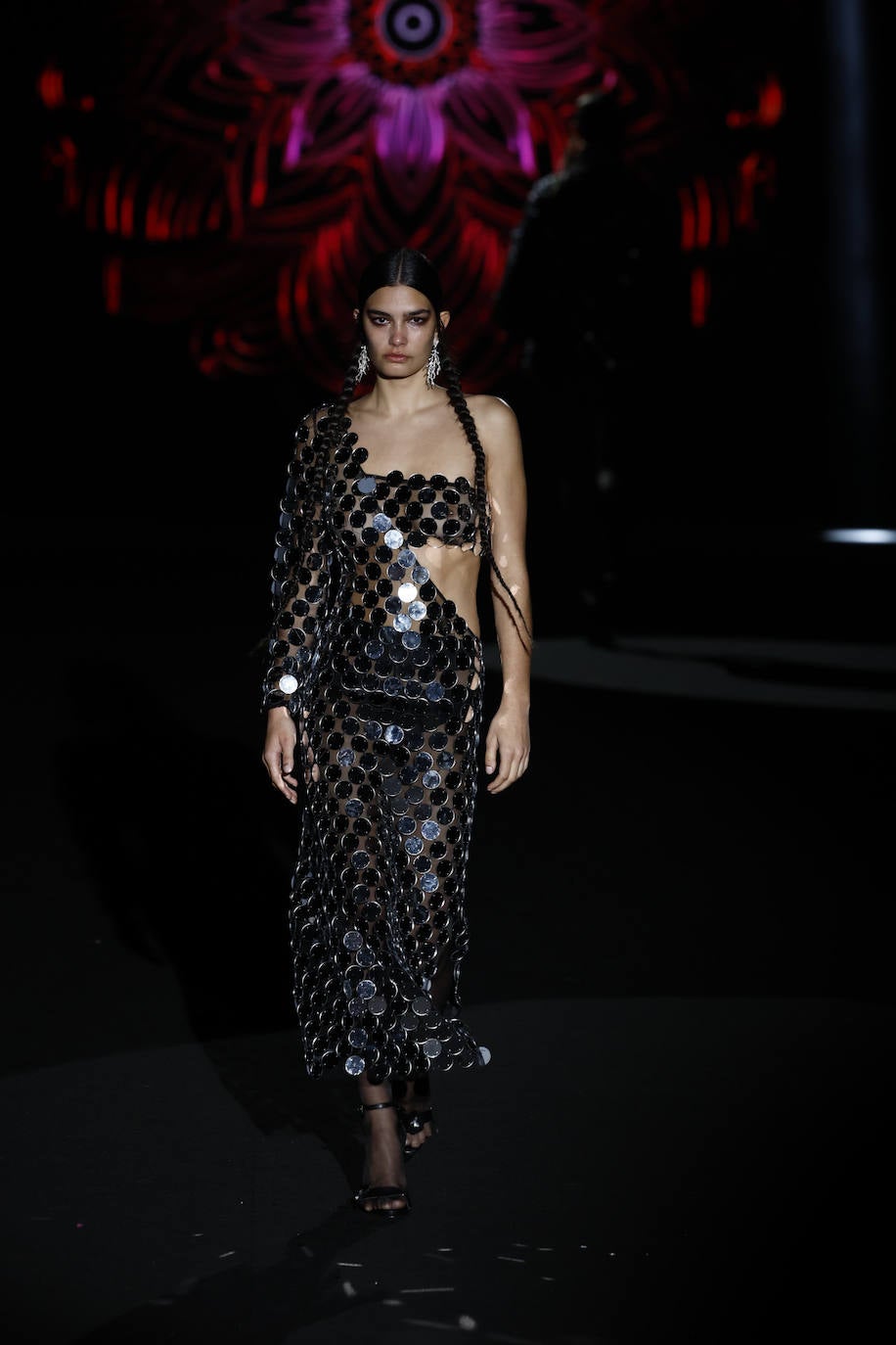 Los tejidos sofisticados siguen siendo la seña de identidad de Odette Álvarez como ha demostrado con su colección para el próximo otoño. 