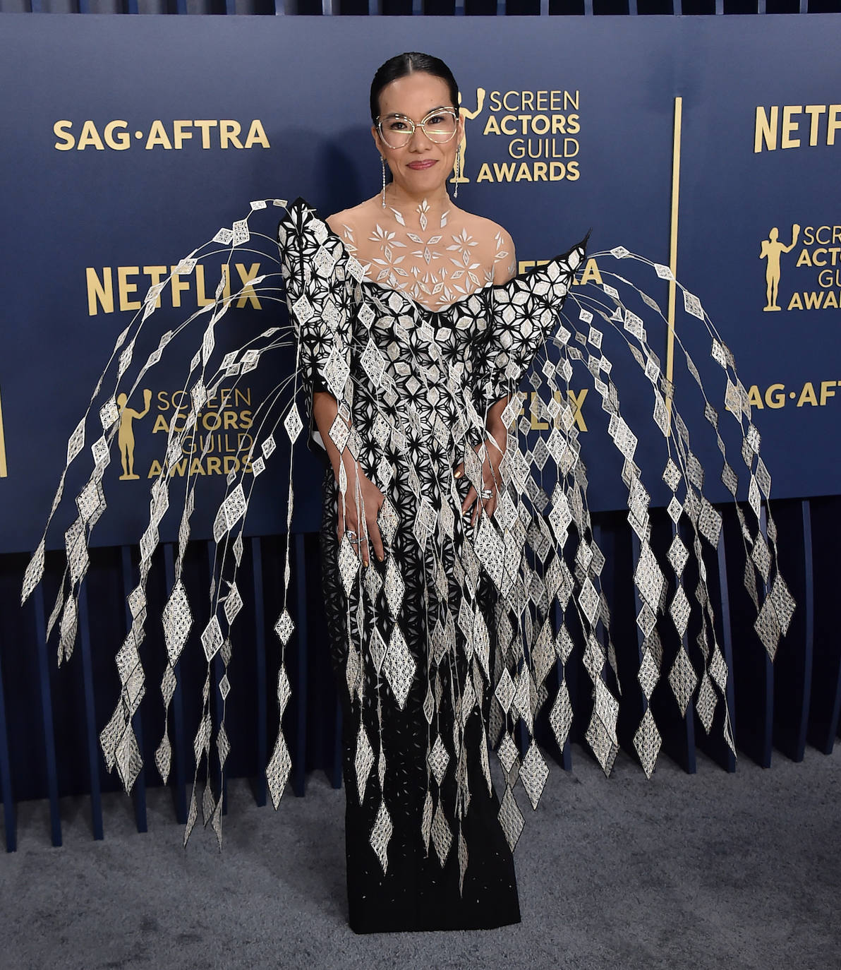 Ali Wong eligió un diseño de Iris Van Herpen.