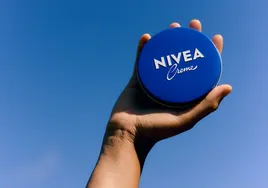 La lata azul de Nivea y otros cosméticos 'vintage' que triunfan en tiempos de TikTok