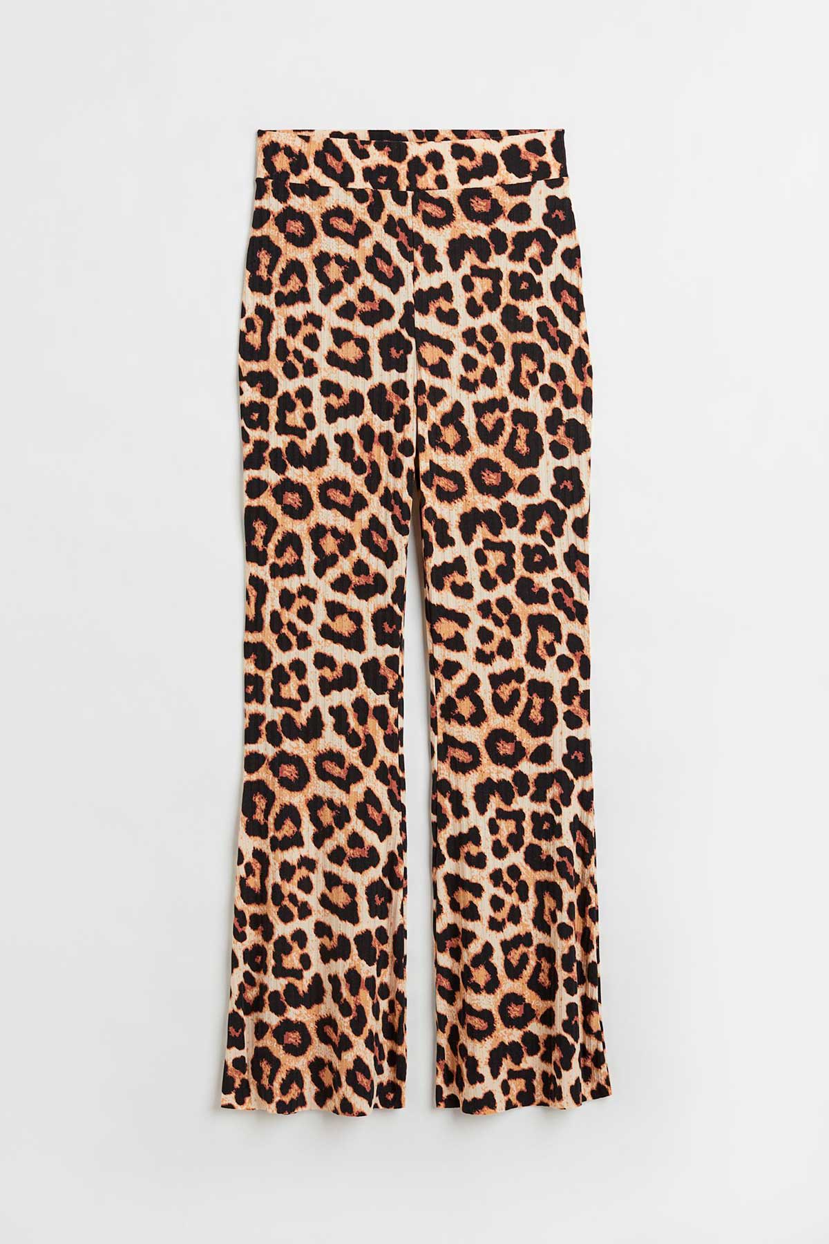 Pantalón de canalé con estampado de leopardo de H&M. 14.99 euros. 
