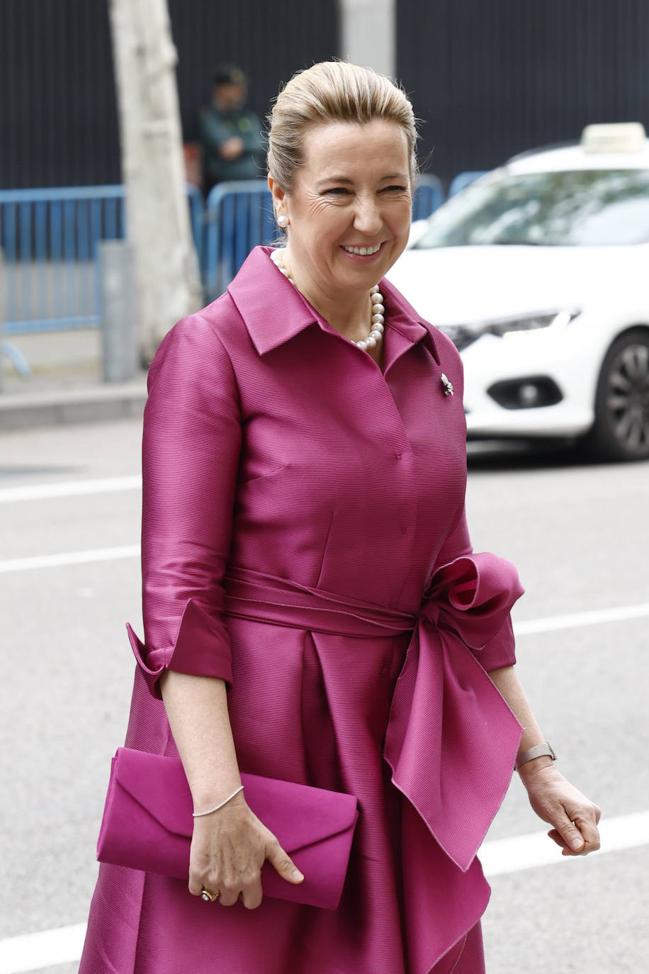 Cristina de Borbón-Dos Sicilias con un vestido camisero con una gran lazada.