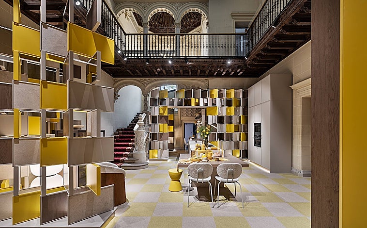 Imagen principal - Cocina de Dica con Estudi Hac, entrada revestida por Nagami y el auditorio de Sandra Antón.