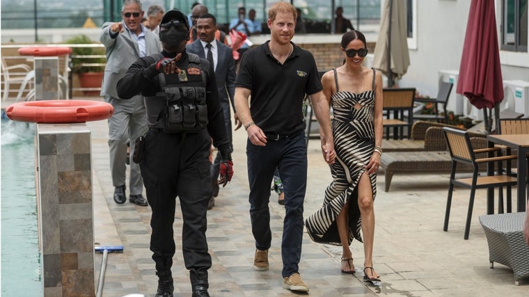 La maleta de Meghan Markle en Nigeria: más de 100.000 euros en joyas, vestidos y zapatos