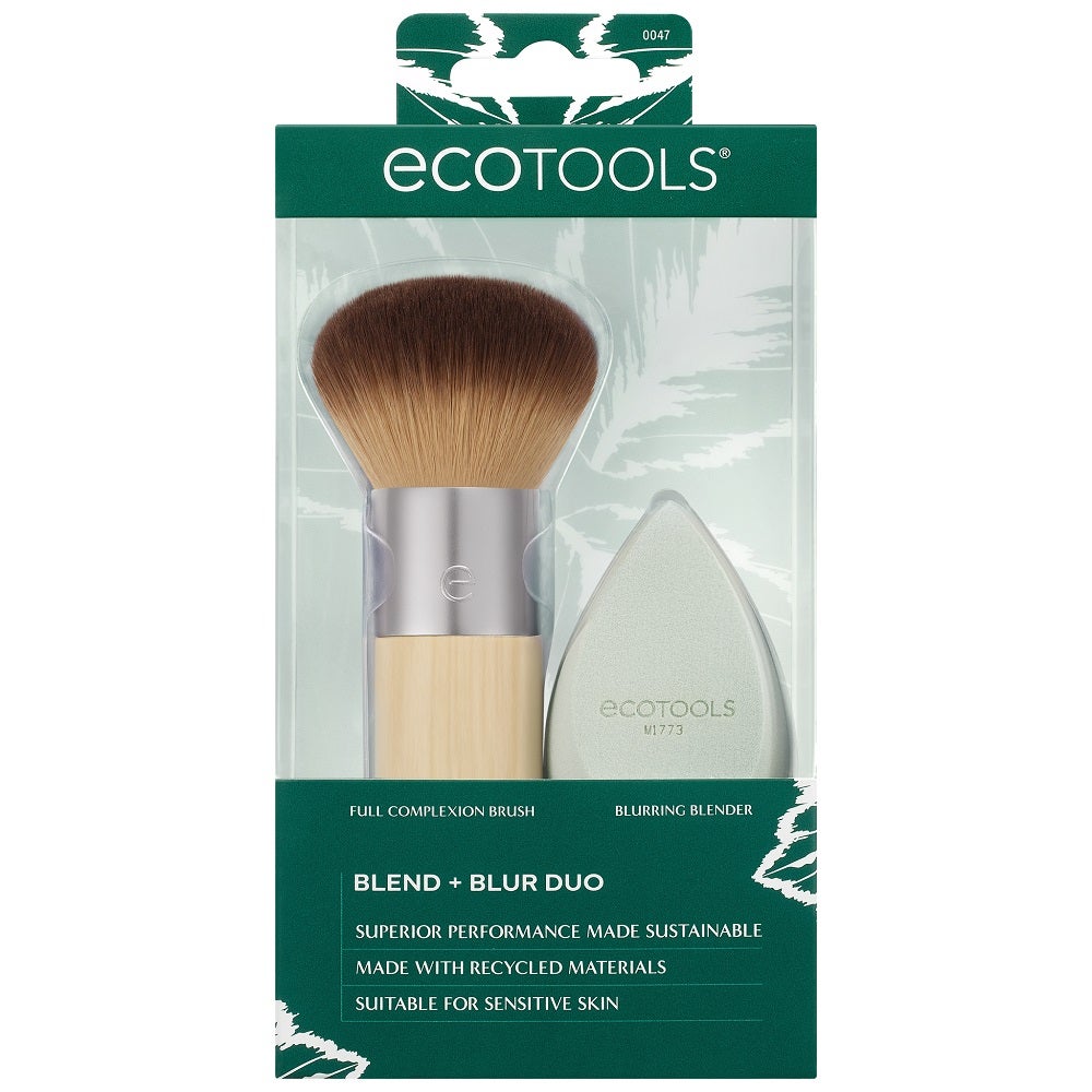 Blurring Blender + Full Complexion Brush de Ecotools (14,99 euros). Un pack dúo que contiene una brocha y un difuminador. La brocha tiene un cabezal abovedado para un efecto aerógrafo y la Blurring Blender ultra suave difumina a la perfección la base de maquillaje o la crema hidratante con color para un ‘efecto filtro’. Siguiendo la filosofía de la marca son 100% cruelty-free.