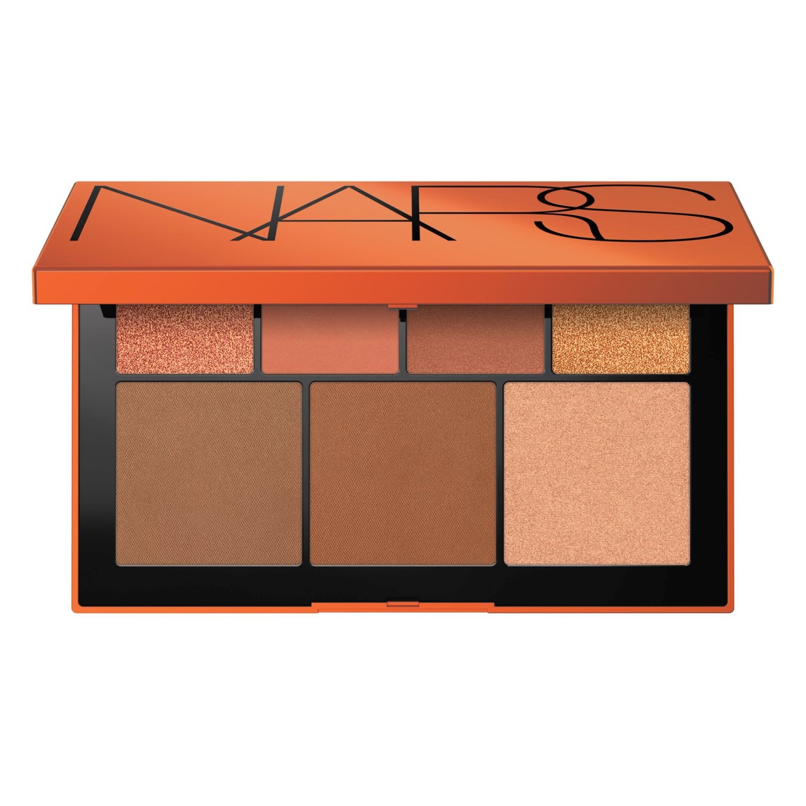Paleta rostro y ojos Laguna Ultimate de Nars (65 euros). Incluye cuatro sombras de ojos, dos bronceadores y un iluminador, para conseguir un look de verano. Las sombras son de alta pigmentación, mientras que los polvos bronceadores e iluminadores se difuminan suavemente para un efecto cálido y luminoso.