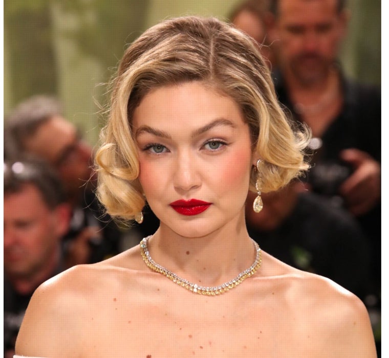 El bob perfecto para una boda lo llevó Gigi Hadid en la Gala Met.