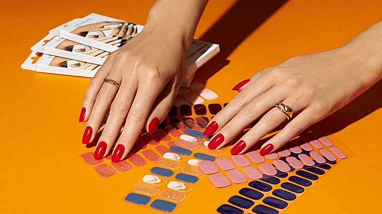 Gel Stickers de Neonail, para una  manicura en 20 minutos.