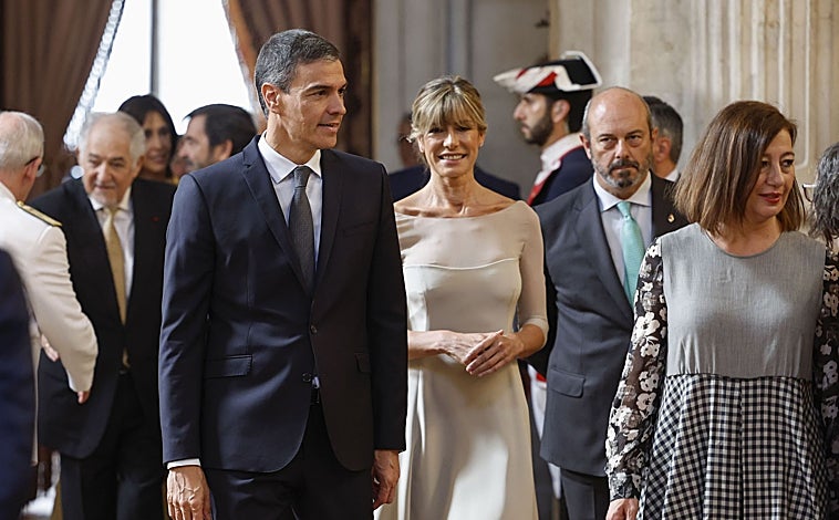 Imagen principal - Begoña Gómez durante los actos de aniversario de la coronación del Rey