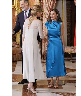 Imagen secundaria 2 - Begoña Gómez durante los actos de aniversario de la coronación del Rey