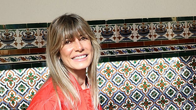 Imagen después - El cambio físico de Begoña Sánchez: en 2024 su rostro muestra un aspecto más radiante y juvenil que en 2016.