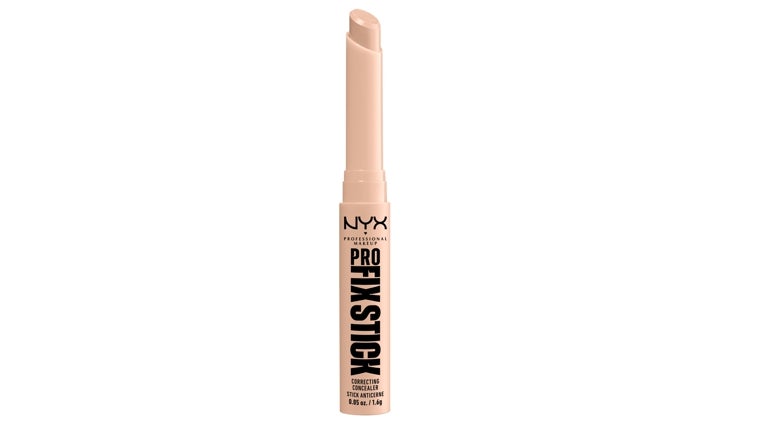 Corrector Pro Fix Stick de NYX Professional Makeup.