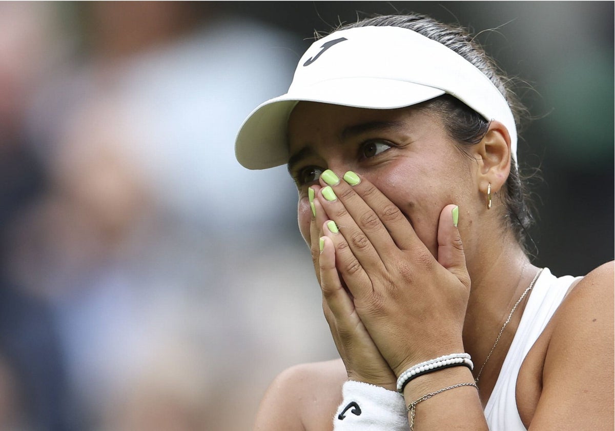 Jessica Bouzas, con manicura verde lima, hace historia en Wimbledon.