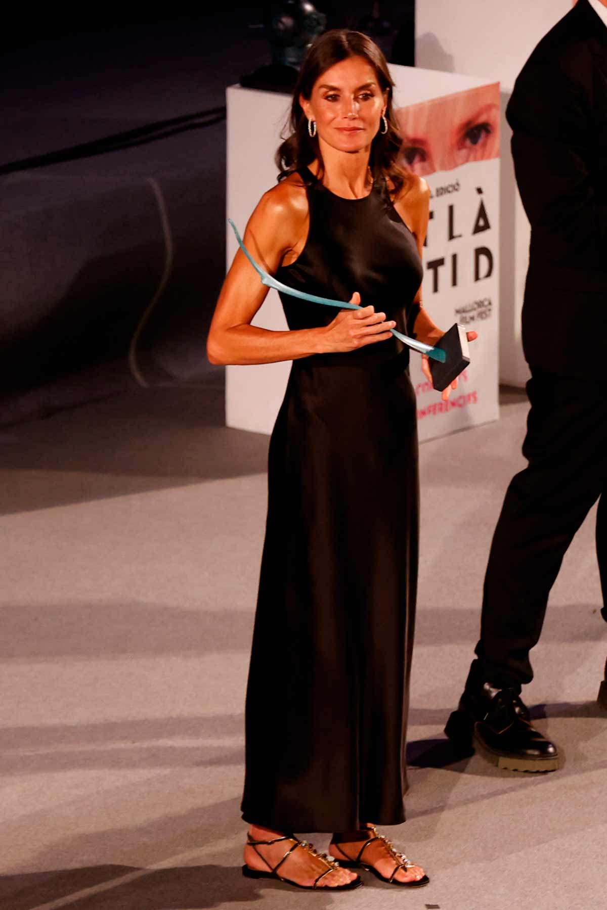 El negro es una acierto asegurado y la Reina lo sabe. 