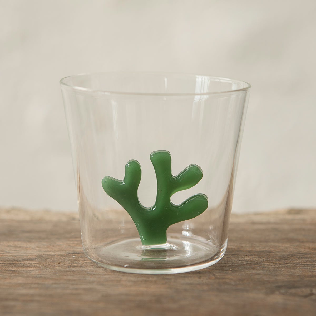 Vasos con un toque. Estos, de Katira, están fabricados en cristal de borosilicato en Italia. El pack de seis cuesta 120 €. 