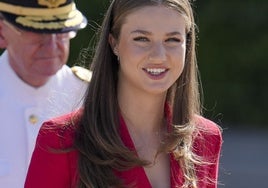 El traje rojo de la Princesa Leonor en su primer viaje oficial en solitario fuera de España