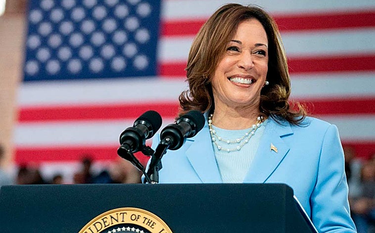 Imagen principal - Los trajes de chaqueta, la prenda favorita de Kamala Harris. 