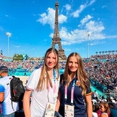 La Princesa Leonor y la Infanta Sofía en París: vaqueros, polos oficiales y los peinados que adora la generación Z