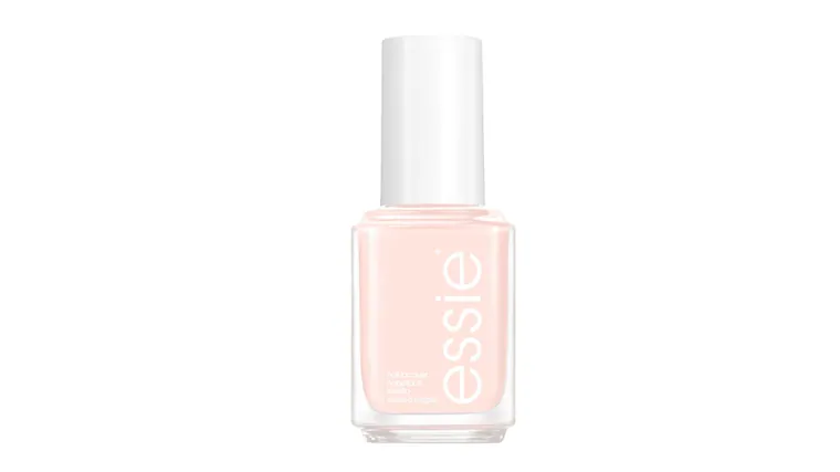 El esmalte Ballet Slippers de Essi es perfecto para usarlo con primer paso de la manicura glossy.