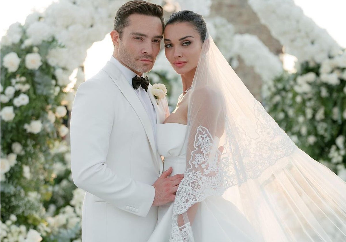 Ed Westwick y Amy Jackson durante su boda en la Costa Amalfitana