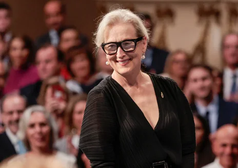 Imagen secundaria 1 - Meryl Streep visitó España en 2023 para recoger el Premio Princesa de Asturias de las Artes.